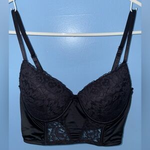 Chic Black Lace Underwire Bralette